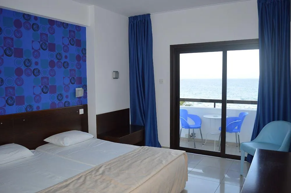 Les Palmiers Beach Boutique Hotel & Luxury Apartments Larnaca 2*,  Cyprus