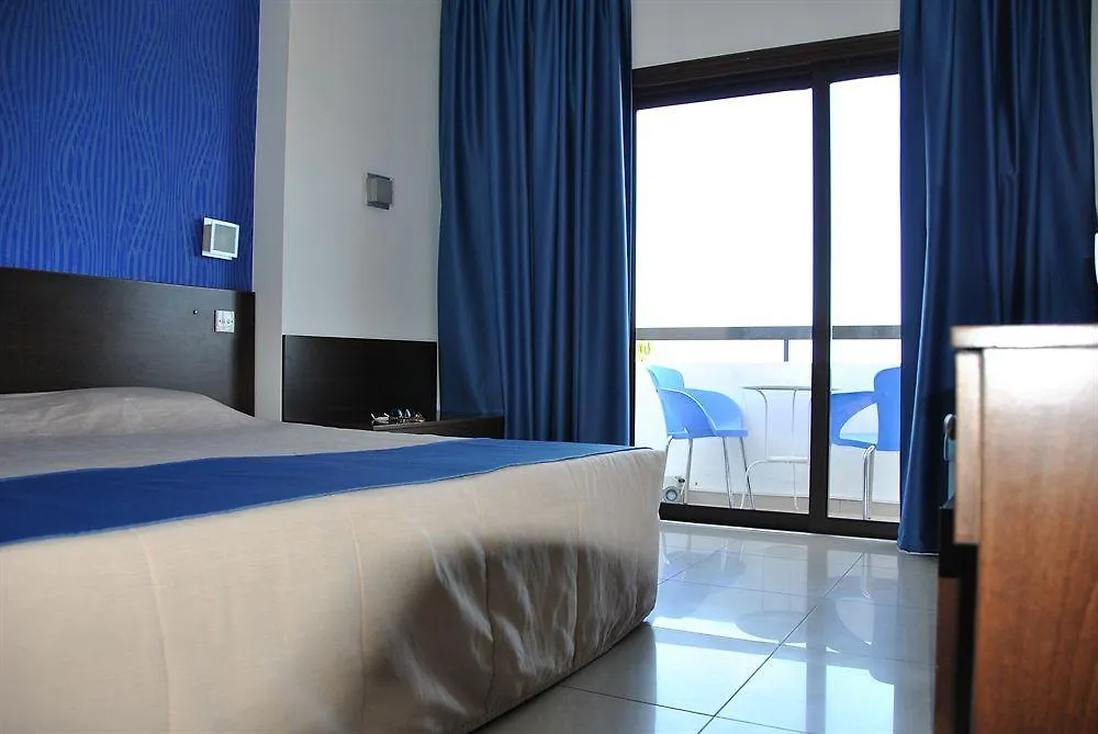 Les Palmiers Beach Boutique Hotel & Luxury Apartments Larnaca 2*,  Cyprus