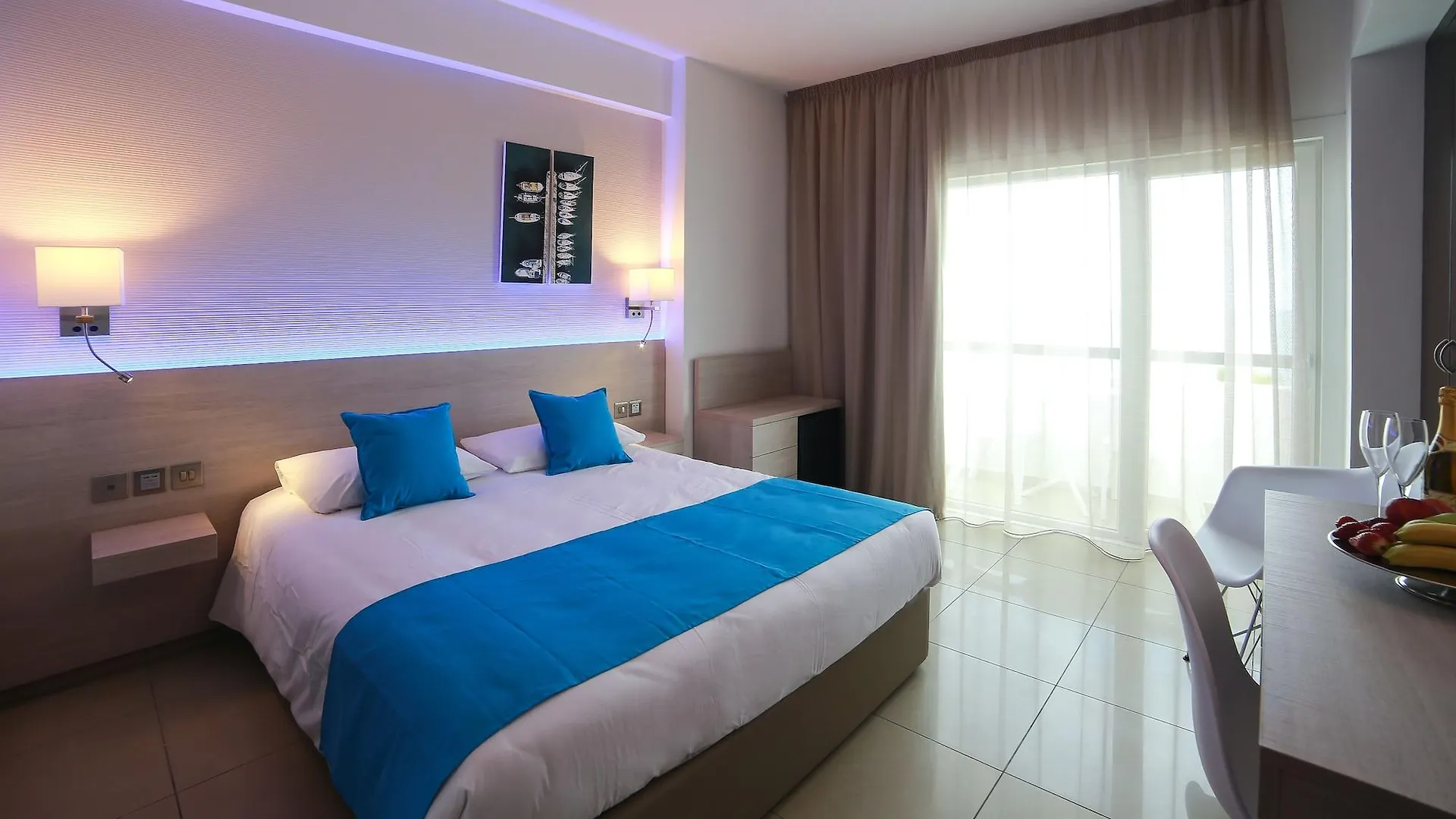 Les Palmiers Beach Boutique Hotel & Luxury Apartments Larnaca 2*,  Cyprus