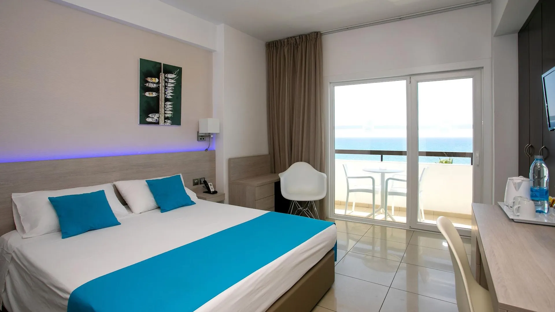 **  Les Palmiers Beach Boutique Hotel & Luxury Apartments Larnaca Cyprus