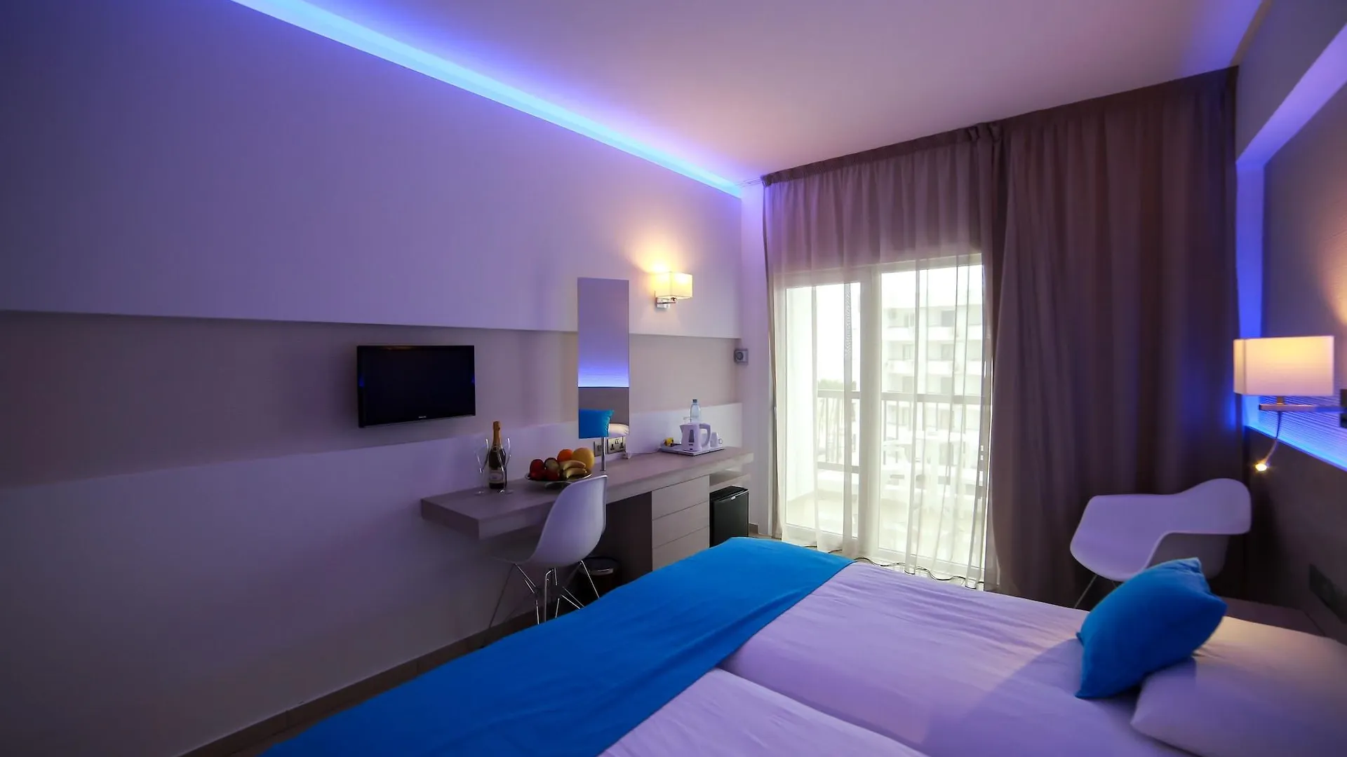 **  Les Palmiers Beach Boutique Hotel & Luxury Apartments Larnaca Cyprus