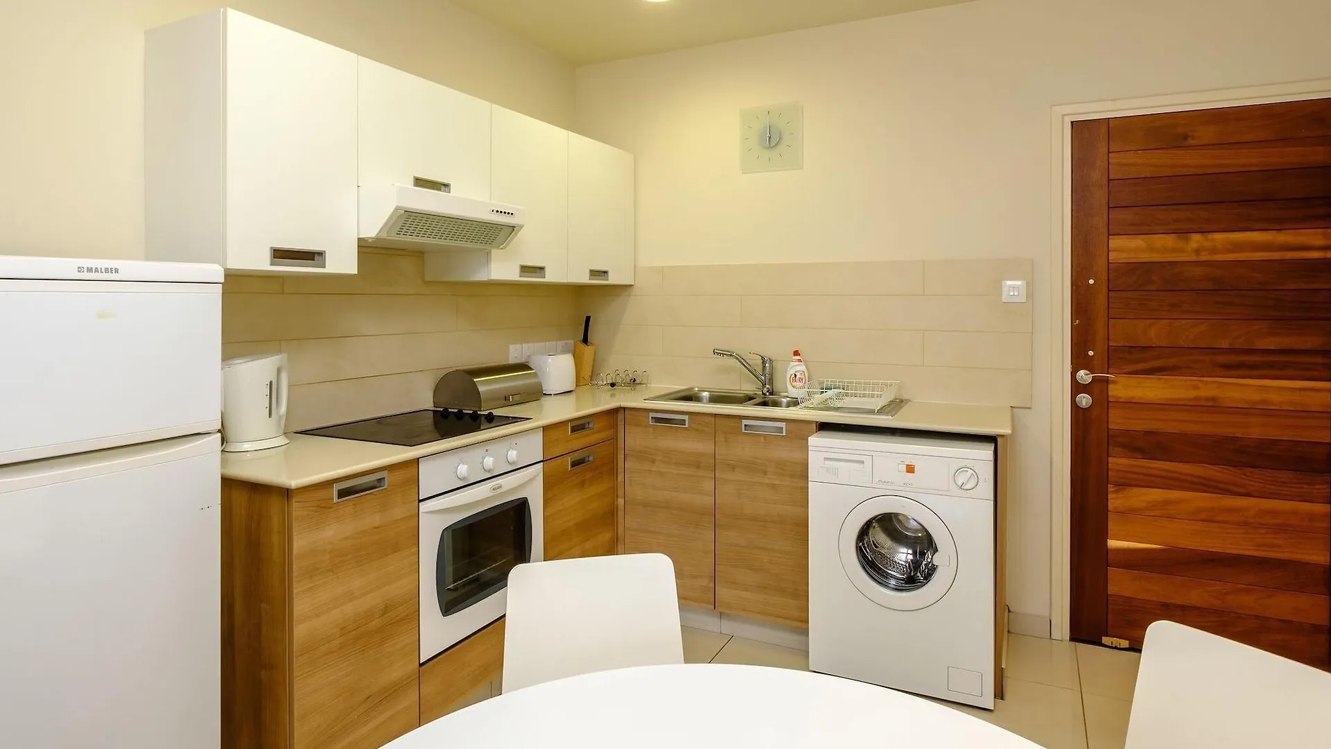 Les Palmiers Beach Boutique Hotel & Luxury Apartments Larnaca 2*,
