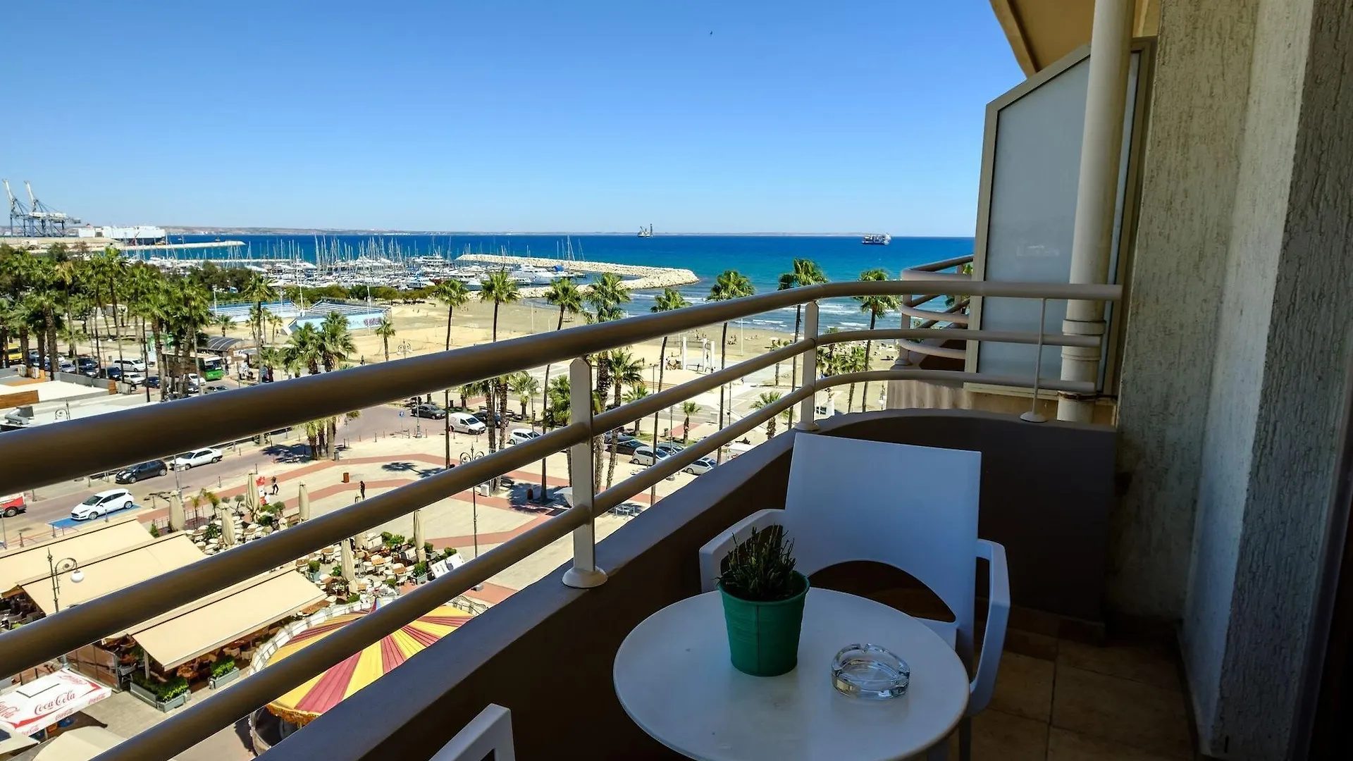 Les Palmiers Beach Boutique Hotel & Luxury Apartments Larnaca Cyprus