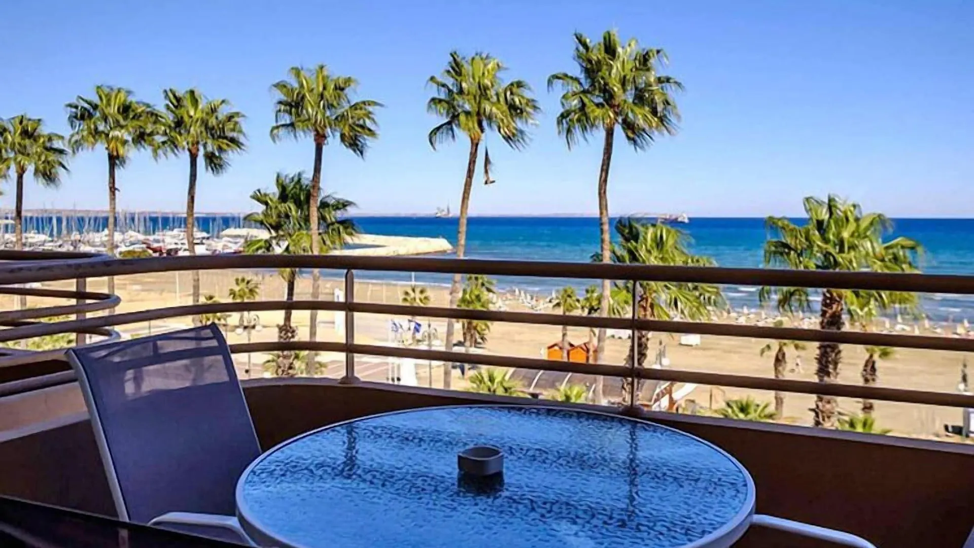 Les Palmiers Beach Boutique Hotel & Luxury Apartments Larnaca
