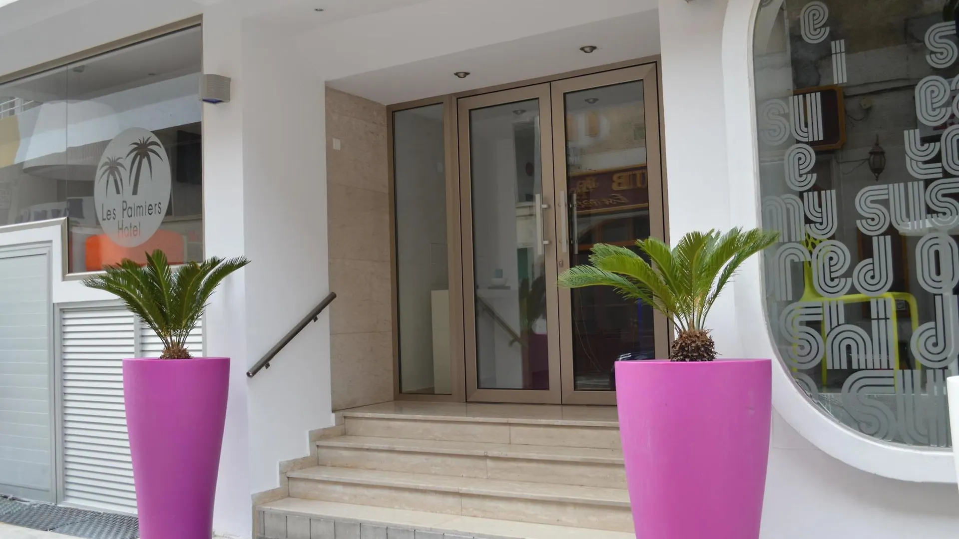 Les Palmiers Beach Boutique Hotel & Luxury Apartments Larnaca Cyprus