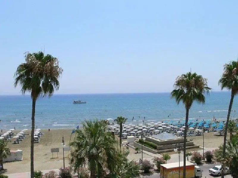 Les Palmiers Beach Boutique Hotel & Luxury Apartments Larnaca 2*,