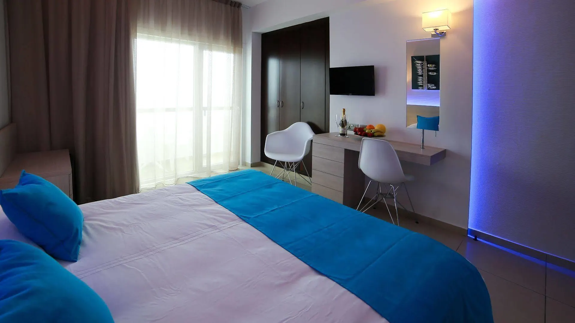 **  Les Palmiers Beach Boutique Hotel & Luxury Apartments Larnaca Cyprus