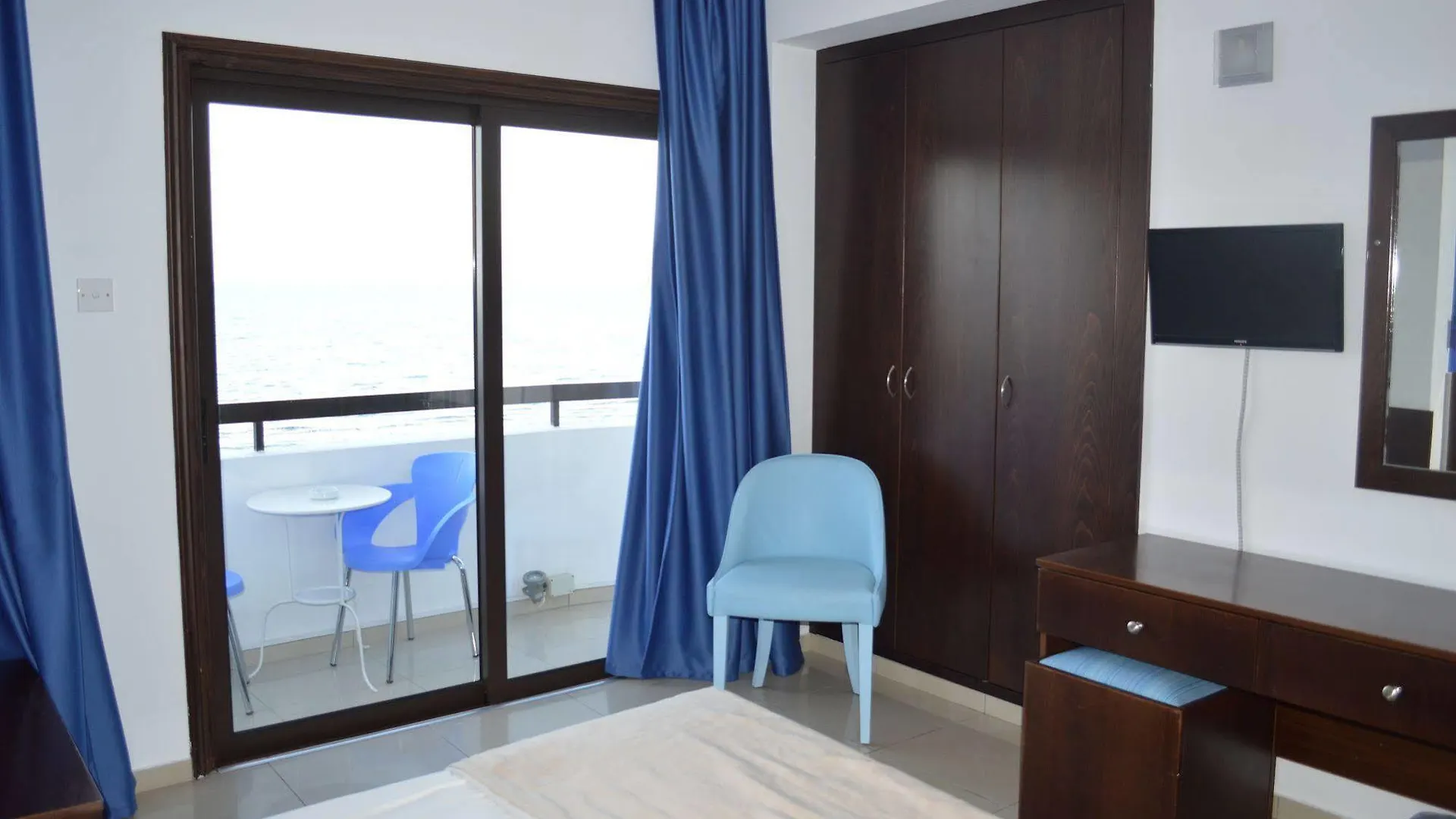 Les Palmiers Beach Boutique Hotel & Luxury Apartments Larnaca